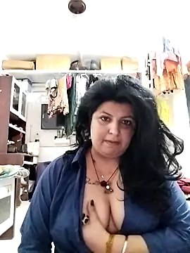 Snapshot of Jann_Riya333 chatting on October 17, 2025, 2:04 am Jann Riya333 online show from October 17, 2025, 2:04 am
