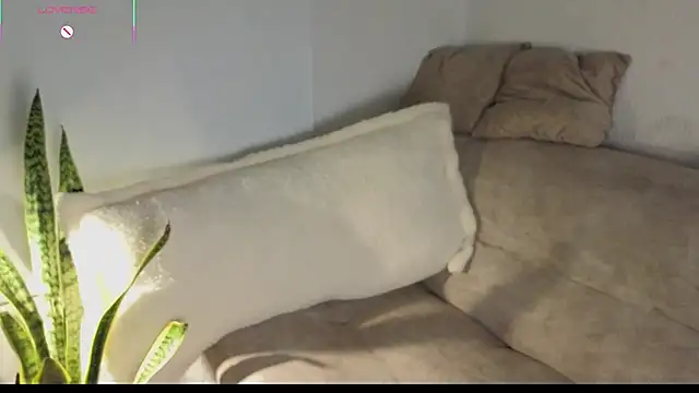 NicoleLeinn online show from November 21, 2025, 11:14 pm