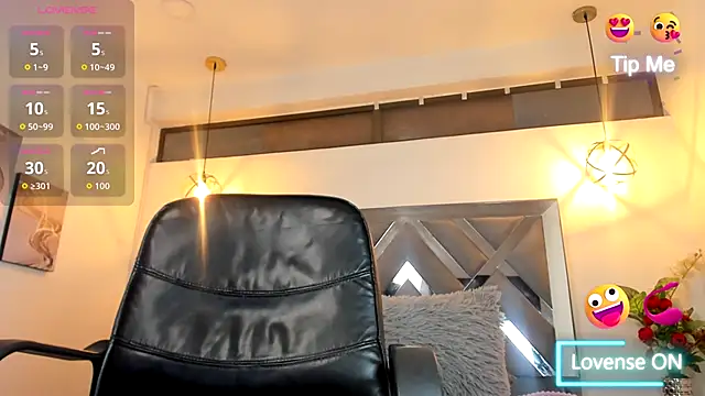 Snapshot of Candy_Hott7 chatting on October 7, 2025, 8:39 pm Candy Hott7 online show from October 7, 2025, 8:39 pm