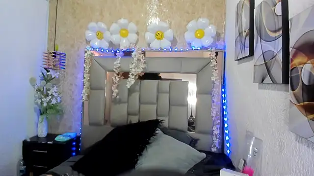 Snapshot of Candy_Hott7 chatting on October 10, 2025, 2:05 pm Candy Hott7 online show from October 10, 2025, 2:05 pm