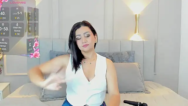 victoria bourne online show from November 8, 2025, 7:12 pm