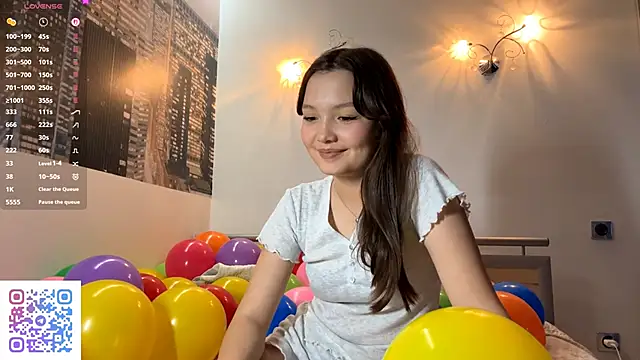 KiraVelvet online show from September 12, 2025, 9:42 am