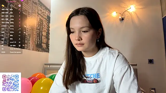 KiraVelvet online show from September 14, 2025, 9:41 am