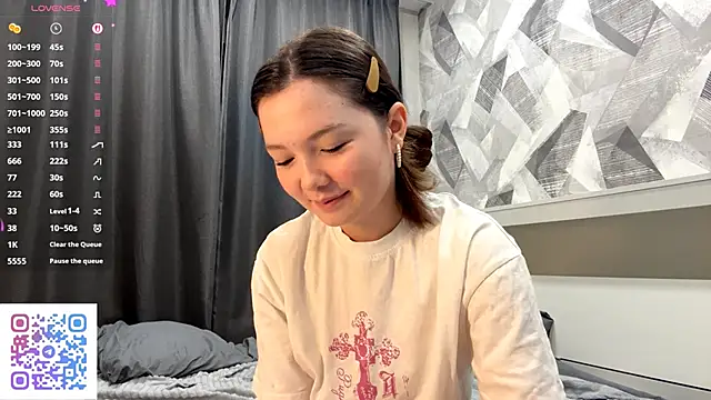 KiraVelvet online show from October 26, 2025, 4:13 pm