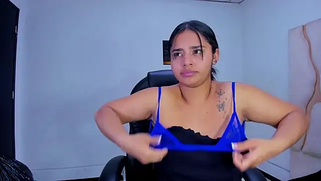 ScarletDoll online show from November 25, 2025, 6:13 am