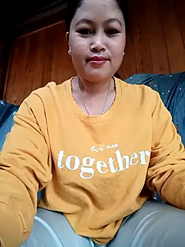 maycuc123 online show from September 27, 2025, 12:59 am