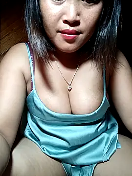 maycuc123 online show from October 15, 2025, 12:49 pm