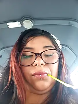 snow belle online show from October 21, 2025, 9:04 pm