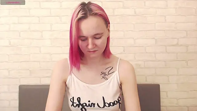 Ericha Stone online show from October 18, 2025, 1:52 am