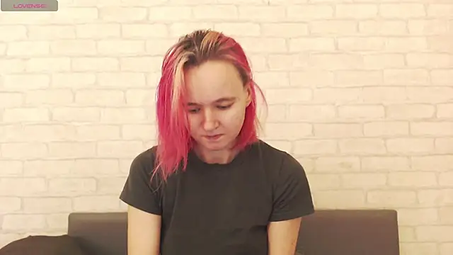 Ericha Stone online show from November 3, 2025, 4:25 am