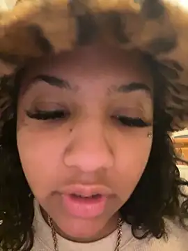 StylishEchium online show from November 26, 2025, 7:59 pm