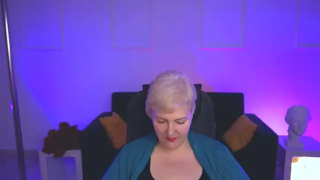 MaryMogan online show from September 12, 2025, 6:13 am