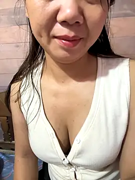 Snapshot of Binjt chatting on September 22, 2025, 9:50 pm Binjt online show from September 22, 2025, 9:50 pm