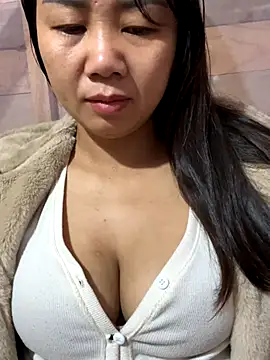 Snapshot of Binjt chatting on November 2, 2025, 10:56 pm Binjt online show from November 2, 2025, 10:56 pm