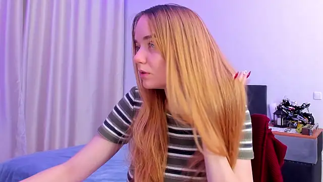 Snapshot of JanetShy chatting on September 26, 2025, 1:04 pm JanetShy online show from September 26, 2025, 1:04 pm