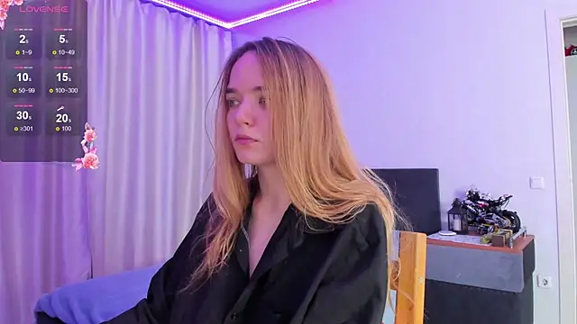 Snapshot of JanetShy chatting on October 5, 2025, 7:07 am JanetShy online show from October 5, 2025, 7:07 am