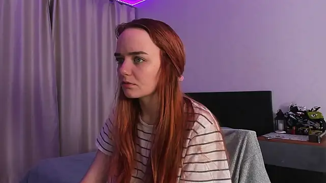 Snapshot of JanetShy chatting on October 28, 2025, 7:01 am JanetShy online show from October 28, 2025, 7:01 am