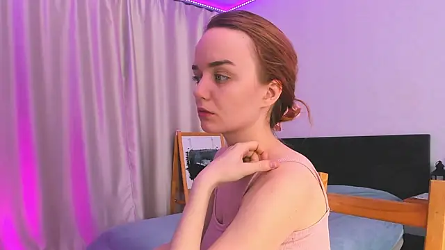 Snapshot of JanetShy chatting on November 15, 2025, 7:05 am JanetShy online show from November 15, 2025, 7:05 am