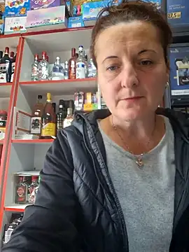 Snapshot of Fluturas2 chatting on October 2, 2025, 12:12 pm Fluturas2 online show from October 2, 2025, 12:12 pm