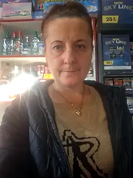 Snapshot of Fluturas2 chatting on October 16, 2025, 1:56 pm Fluturas2 online show from October 16, 2025, 1:56 pm