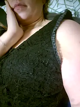 Snapshot of Carolinemiam chatting on October 29, 2025, 3:20 am Carolinemiam online show from October 29, 2025, 3:20 am