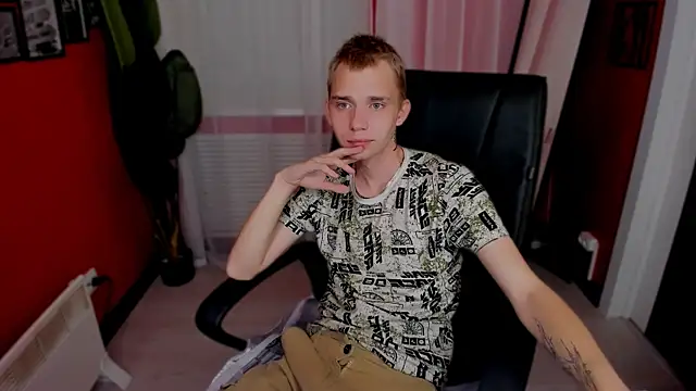 Snapshot of TimBlaks chatting on October 8, 2025, 10:35 am TimBlaks online show from October 8, 2025, 10:35 am