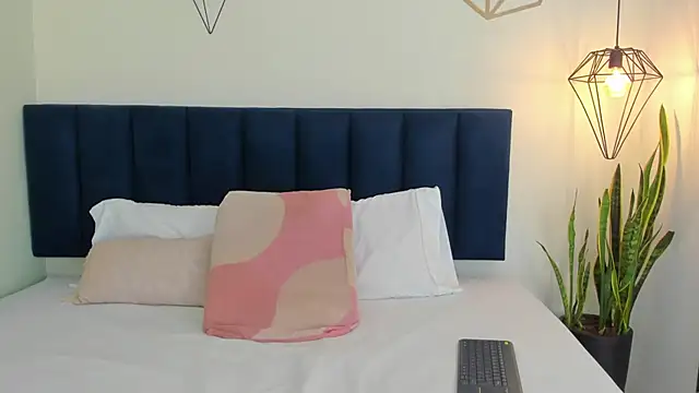 sophieturner mg online show from December 1, 2025, 7:08 pm