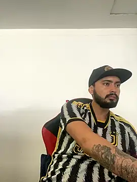 Snapshot of cristopher_wallacee chatting on October 6, 2025, 8:39 pm cristopher wallacee online show from October 6, 2025, 8:39 pm