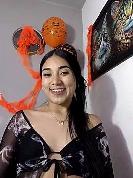 Snapshot of AmberGold- chatting on October 31, 2025, 10:05 am AmberGold- online show from October 31, 2025, 10:05 am