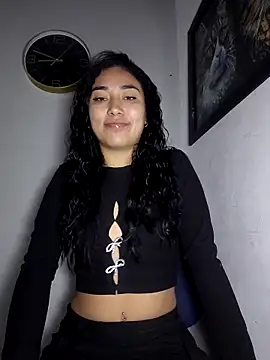 Snapshot of AmberGold- chatting on November 2, 2025, 7:33 am AmberGold- online show from November 2, 2025, 7:33 am