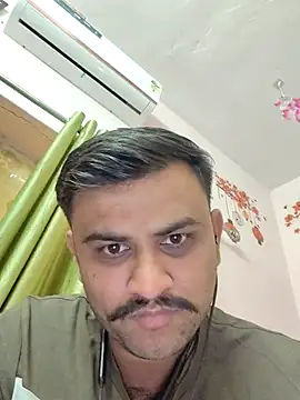 Snapshot of Frvgggghh chatting on November 18, 2025, 10:41 am Frvgggghh online show from November 18, 2025, 10:41 am