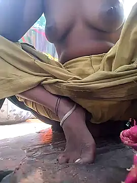 Snapshot of Hita_Grewal chatting on November 19, 2025, 5:40 am Hita Grewal online show from November 19, 2025, 5:40 am