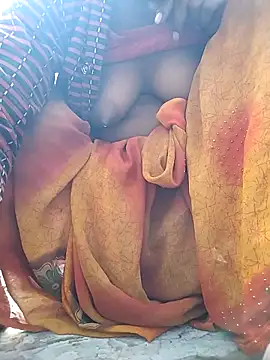 Snapshot of Hita_Grewal chatting on November 23, 2025, 3:06 am Hita Grewal online show from November 23, 2025, 3:06 am