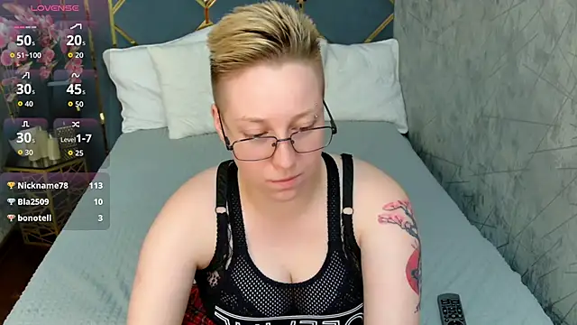 Snapshot of AlexandraGreen chatting on September 15, 2025, 3:50 am AlexandraGreen online show from September 15, 2025, 3:50 am