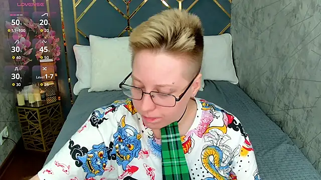 Snapshot of AlexandraGreen chatting on September 18, 2025, 9:06 pm AlexandraGreen online show from September 18, 2025, 9:06 pm