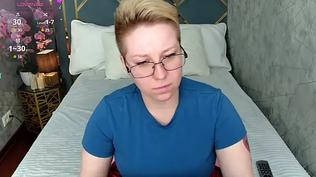 Snapshot of AlexandraGreen chatting on October 2, 2025, 10:06 pm AlexandraGreen online show from October 2, 2025, 10:06 pm