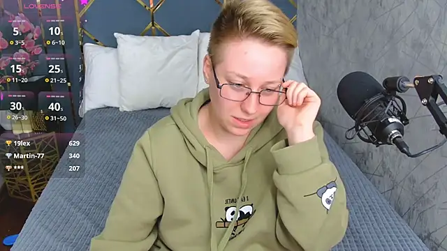 Snapshot of AlexandraGreen chatting on October 6, 2025, 4:10 am AlexandraGreen online show from October 6, 2025, 4:10 am