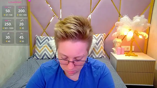 Snapshot of AlexandraGreen chatting on October 13, 2025, 9:04 pm AlexandraGreen online show from October 13, 2025, 9:04 pm