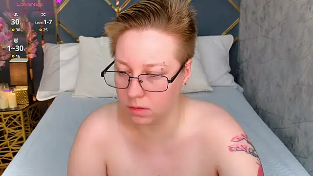 Snapshot of AlexandraGreen chatting on October 20, 2025, 3:45 pm AlexandraGreen online show from October 20, 2025, 3:45 pm