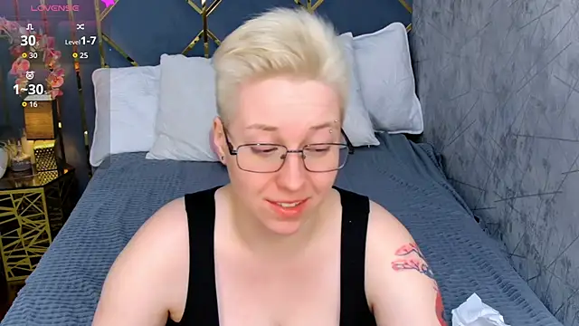 Snapshot of AlexandraGreen chatting on November 2, 2025, 3:58 pm AlexandraGreen online show from November 2, 2025, 3:58 pm