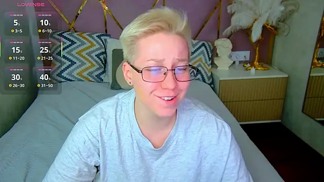 Snapshot of AlexandraGreen chatting on November 6, 2025, 9:15 pm AlexandraGreen online show from November 6, 2025, 9:15 pm