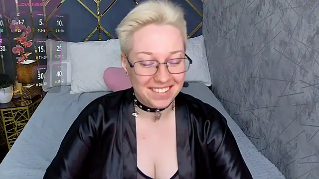 Snapshot of AlexandraGreen chatting on November 8, 2025, 9:02 pm AlexandraGreen online show from November 8, 2025, 9:02 pm