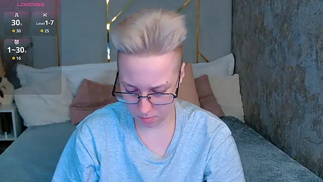 Snapshot of AlexandraGreen chatting on November 13, 2025, 9:25 pm AlexandraGreen online show from November 13, 2025, 9:25 pm