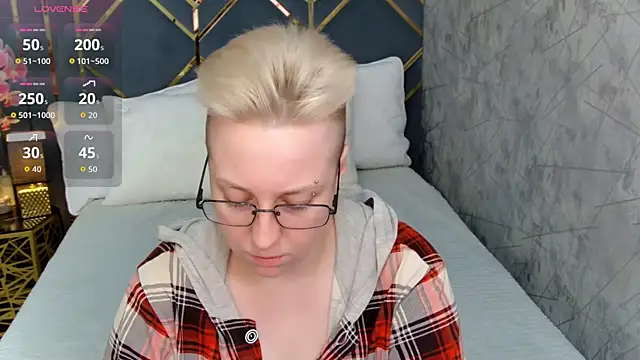 Snapshot of AlexandraGreen chatting on November 15, 2025, 9:11 pm AlexandraGreen online show from November 15, 2025, 9:11 pm