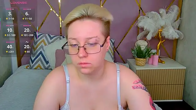 Snapshot of AlexandraGreen chatting on December 13, 2025, 9:09 pm AlexandraGreen online show from December 13, 2025, 9:09 pm