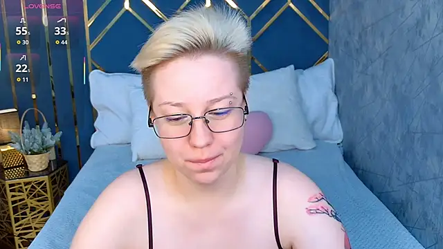 Snapshot of AlexandraGreen chatting on December 14, 2025, 4:01 pm AlexandraGreen online show from December 14, 2025, 4:01 pm