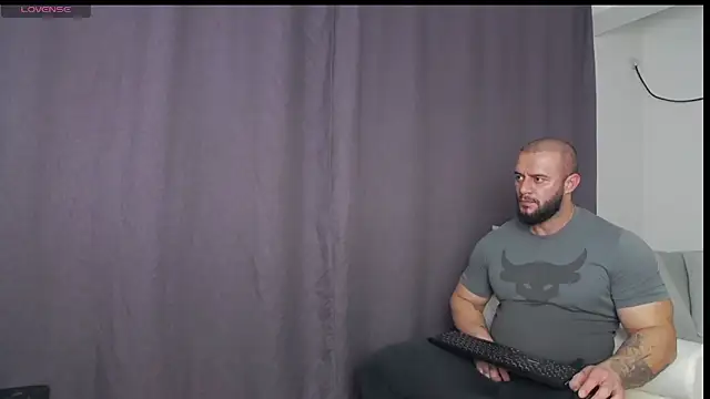 Snapshot of RickyMiami1 chatting on November 5, 2025, 6:08 pm RickyMiami1 online show from November 5, 2025, 6:08 pm