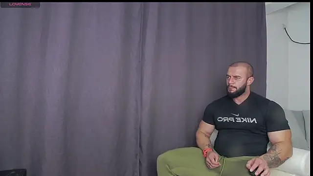 Snapshot of RickyMiami1 chatting on November 6, 2025, 6:53 pm RickyMiami1 online show from November 6, 2025, 6:53 pm