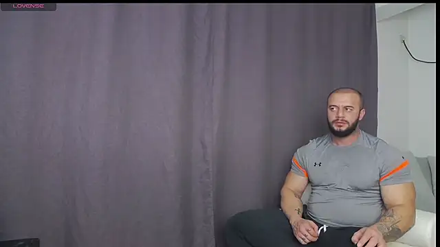 Snapshot of RickyMiami1 chatting on November 8, 2025, 4:51 pm RickyMiami1 online show from November 8, 2025, 4:51 pm