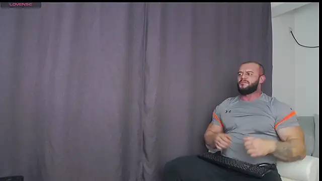 Snapshot of RickyMiami1 chatting on November 9, 2025, 6:17 pm RickyMiami1 online show from November 9, 2025, 6:17 pm